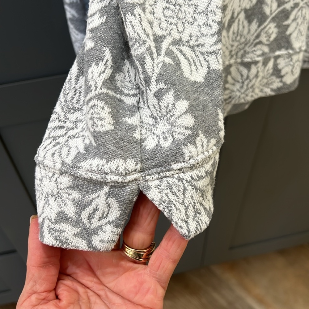 {Ellen Tracy}Sz XL Gray/White Floral Lightweight Sweatshirt - Picture 7 of 7